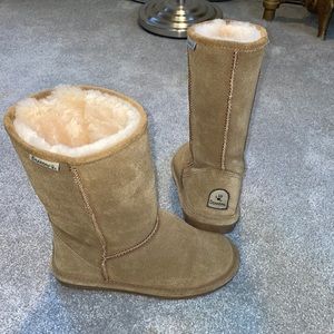 Brown Bear Paw Boots. Size womens 6.